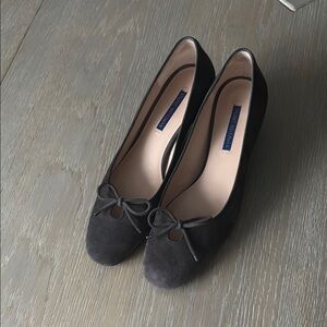 Stuart Weitzman Elegant Gabby Gray suede Shoes, size 9